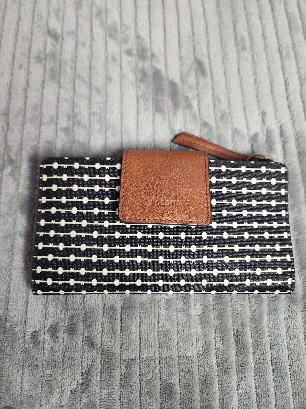 Fossil Emma Clutch RFID Black Key Stripe Pattern Zip Coated Canvas  wallet